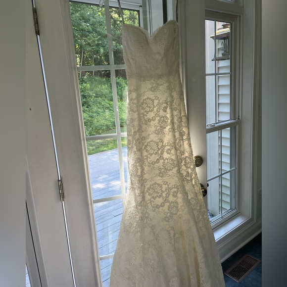 Never Worn Monique Lhuillier Wedding Gown - Picture 2 of 14
